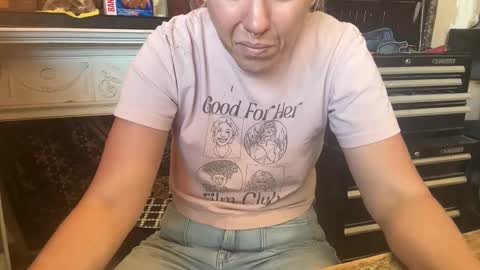 Snapshot of margolane chatting on November 2025 08:33:02 PM Elle online show from November 2025 08:33:02 PM