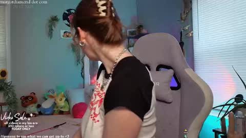 Snapshot of margotdiamond chatting on October 2025 03:03:01 PM online show from October 2025 03:03:01 PM