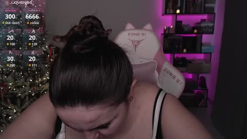 Snapshot of mari_moore7 chatting on December 2024 11:06:01 AM mari moore online show from December 2024 11:06:01 AM