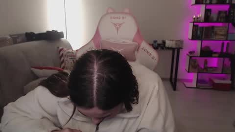 Snapshot of mari_moore7 chatting on December 2025 05:40:02 PM mari moore online show from December 2025 05:40:02 PM