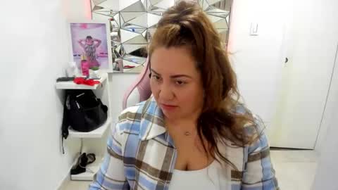 mariana01_m online show from May 2026 11:25:01 AM