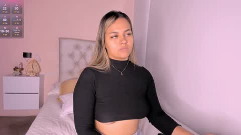 Mariana Roe online show from January 2025 03:03:01 PM