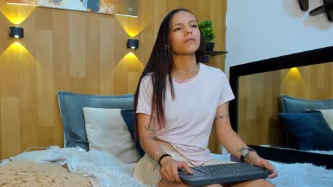 Mariana Angel online show from October 2025 07:00:01 PM