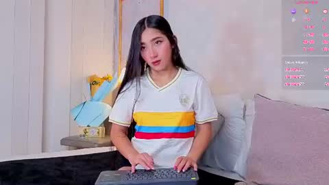 Snapshot of mariana_kalo chatting on June 2026 11:19:01 AM Mariana online show from June 2026 11:19:01 AM