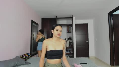 MARIANA Y VALENTINA online show from May 2026 11:07:02 AM