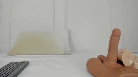 Snapshot of mariapettit chatting on January 2025 12:11:02 PM Maria Pettit online show from January 2025 12:11:02 PM