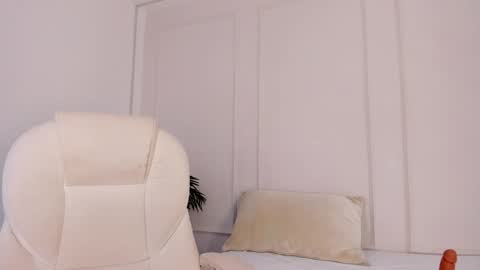 Snapshot of mariapettit chatting on February 2025 12:29:01 AM Maria Pettit online show from February 2025 12:29:01 AM