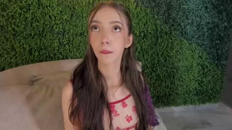 Snapshot of mariapettit chatting on February 2025 12:37:01 PM Maria Pettit online show from February 2025 12:37:01 PM