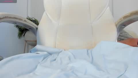 Snapshot of mariapettit chatting on February 2025 12:24:01 PM Maria Pettit online show from February 2025 12:24:01 PM