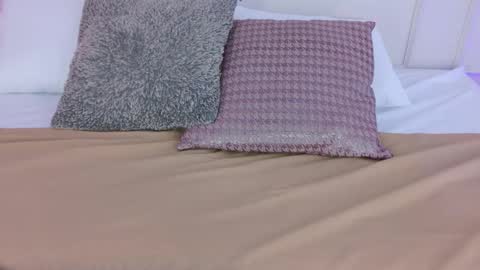 Snapshot of mariapettit chatting on September 2025 12:15:02 PM Maria Pettit online show from September 2025 12:15:02 PM