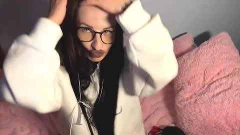 Hanna online show from November 2025 03:58:01 PM