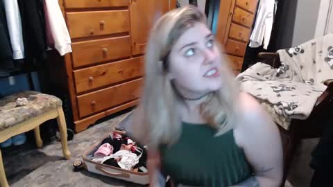 Snapshot of marigoldrue chatting on September 2025 02:48:02 AM marigoldrue online show from September 2025 02:48:02 AM