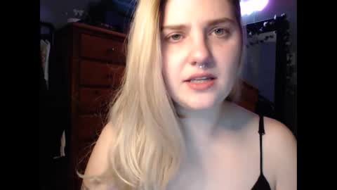 Snapshot of marigoldrue chatting on September 2025 03:55:02 AM marigoldrue online show from September 2025 03:55:02 AM