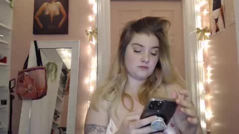 Snapshot of marigoldrue chatting on January 2026 10:33:02 PM marigoldrue online show from January 2026 10:33:02 PM