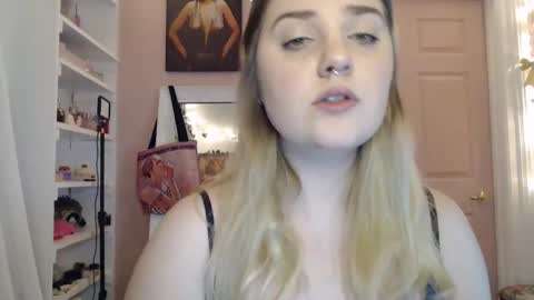 Snapshot of marigoldrue chatting on January 2026 12:27:01 AM marigoldrue online show from January 2026 12:27:01 AM