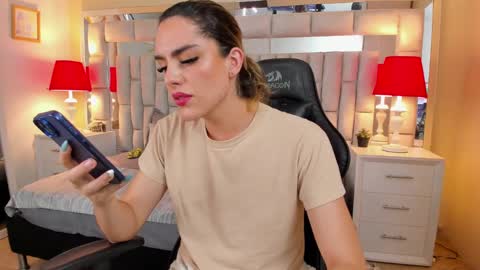 Snapshot of mariiahneedles chatting on December 2024 12:53:01 AM mariiahneedles online show from December 2024 12:53:01 AM