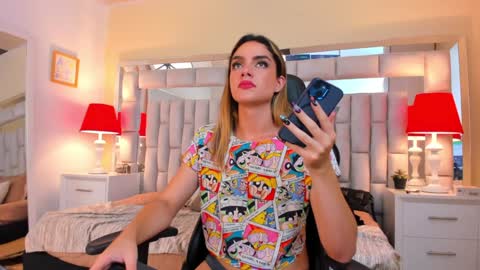 Snapshot of mariiahneedles chatting on December 2024 03:55:02 AM mariiahneedles online show from December 2024 03:55:02 AM