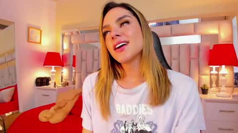 Snapshot of mariiahneedles chatting on January 2025 10:29:02 PM mariiahneedles online show from January 2025 10:29:02 PM