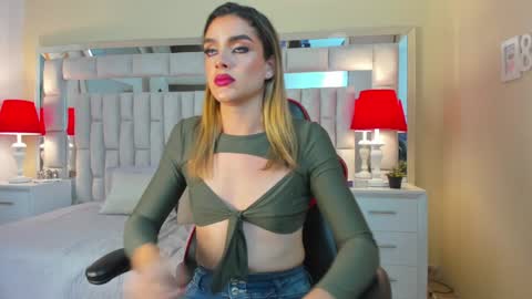 Snapshot of mariiahneedles chatting on January 2025 02:33:01 AM mariiahneedles online show from January 2025 02:33:01 AM