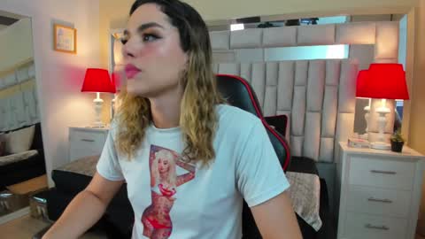 Snapshot of mariiahneedles chatting on January 2025 08:15:01 PM mariiahneedles online show from January 2025 08:15:01 PM