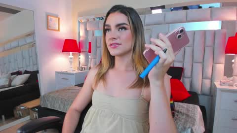 Snapshot of mariiahneedles chatting on January 2025 07:43:01 PM mariiahneedles online show from January 2025 07:43:01 PM