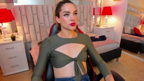 Snapshot of mariiahneedles chatting on January 2025 10:59:01 PM mariiahneedles online show from January 2025 10:59:01 PM