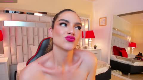 Snapshot of mariiahneedles chatting on January 2025 11:56:01 PM mariiahneedles online show from January 2025 11:56:01 PM