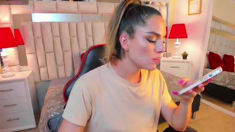 Snapshot of mariiahneedles chatting on February 2025 03:44:01 AM mariiahneedles online show from February 2025 03:44:01 AM