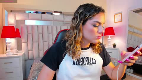 Snapshot of mariiahneedles chatting on February 2025 10:24:01 PM mariiahneedles online show from February 2025 10:24:01 PM