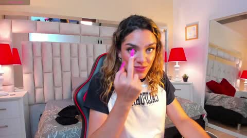 Snapshot of mariiahneedles chatting on February 2025 02:19:01 AM mariiahneedles online show from February 2025 02:19:01 AM