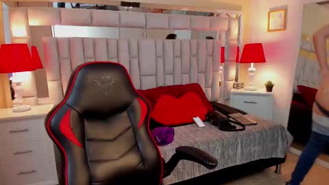 Snapshot of mariiahneedles chatting on February 2025 01:13:01 AM mariiahneedles online show from February 2025 01:13:01 AM