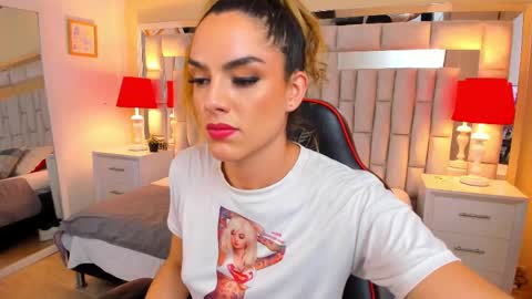 Snapshot of mariiahneedles chatting on February 2025 03:45:01 AM mariiahneedles online show from February 2025 03:45:01 AM