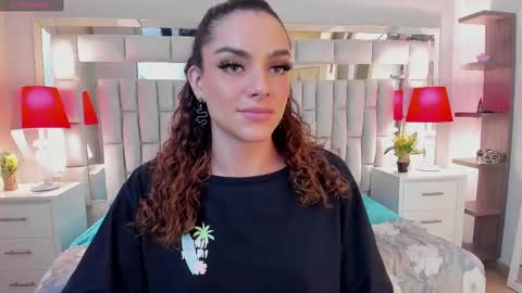 Snapshot of mariiahneedles chatting on October 2025 10:51:02 PM mariiahneedles online show from October 2025 10:51:02 PM