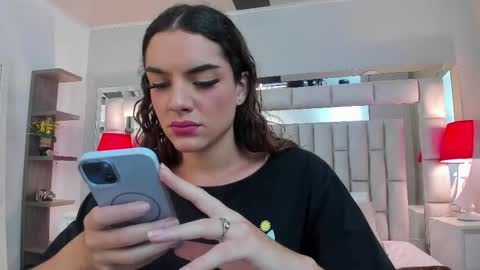 Snapshot of mariiahneedles chatting on November 2025 09:14:01 PM mariiahneedles online show from November 2025 09:14:01 PM