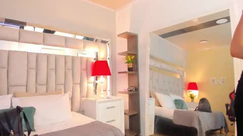 Snapshot of mariiahneedles chatting on November 2025 11:48:01 PM mariiahneedles online show from November 2025 11:48:01 PM