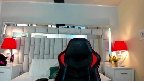 Snapshot of mariiahneedles chatting on November 2025 02:32:02 AM mariiahneedles online show from November 2025 02:32:02 AM