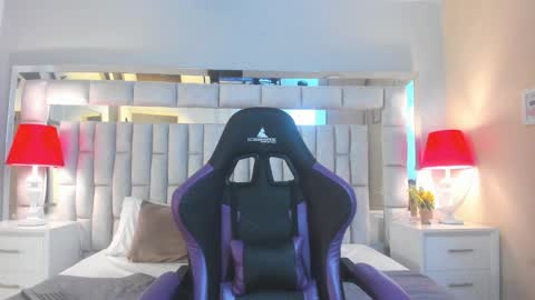 Snapshot of mariiahneedles chatting on November 2025 09:16:01 PM mariiahneedles online show from November 2025 09:16:01 PM