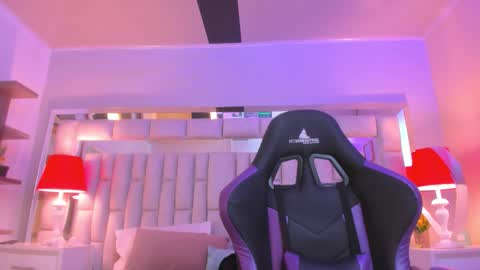 mariiahneedles online show from March 2026 01:13:01 AM