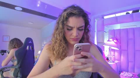 Snapshot of mariiahneedles chatting on May 2026 07:52:02 PM mariiahneedles online show from May 2026 07:52:02 PM