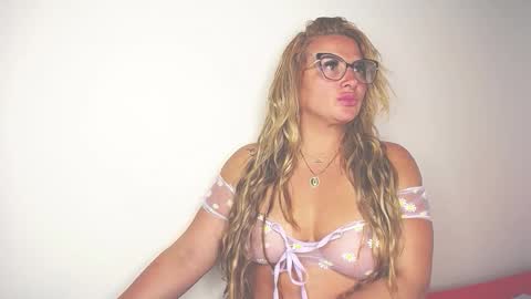 Snapshot of marilynleon chatting on September 2025 03:28:02 PM Marilyn Leon online show from September 2025 03:28:02 PM