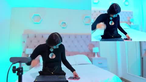 Snapshot of markandphilip chatting on September 2025 12:15:01 PM markandphilip online show from September 2025 12:15:01 PM