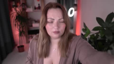 Snapshot of marrygrayes chatting on December 2025 07:40:02 PM Maria online broadcast from Tuesday to Suturday from 6 pm to 12 pm Germany time Sunday-Monday offline online show from December 2025 07:40:02 PM