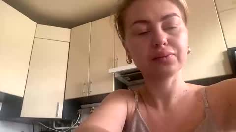 Snapshot of martaluna_ chatting on November 2025 06:13:01 AM Marta online show from November 2025 06:13:01 AM