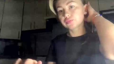 Snapshot of martaluna_ chatting on November 2025 03:00:01 PM Marta online show from November 2025 03:00:01 PM