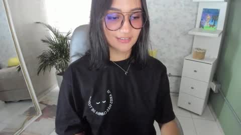 Snapshot of martiiinaa_ chatting on September 2025 07:46:02 PM Martina online show from September 2025 07:46:02 PM