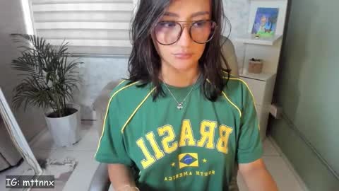 Snapshot of martiiinaa_ chatting on November 2025 07:58:01 PM Martina online show from November 2025 07:58:01 PM