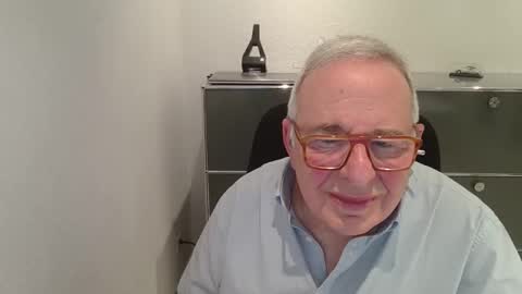 martin_1947 online show from November 2025 09:48:01 PM