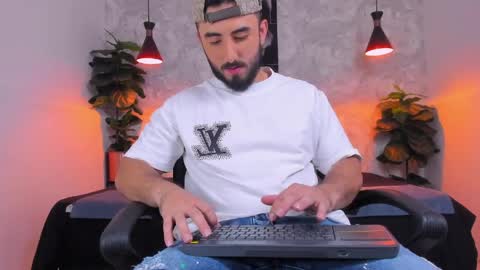 Snapshot of martin_foster_ chatting on April 2026 04:00:01 AM Martin Foster online show from April 2026 04:00:01 AM