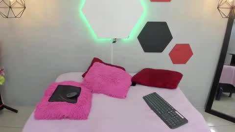 Martina online show from December 2024 06:40:01 AM