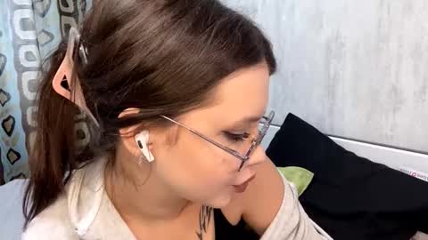 Snapshot of marvismusolino chatting on February 2026 07:48:02 AM Mia online show from February 2026 07:48:02 AM